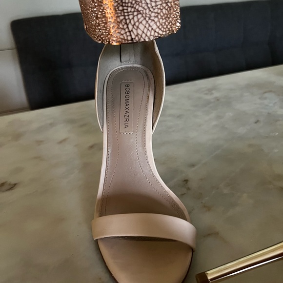 Max Azria heels 7.5 - Picture 2 of 13